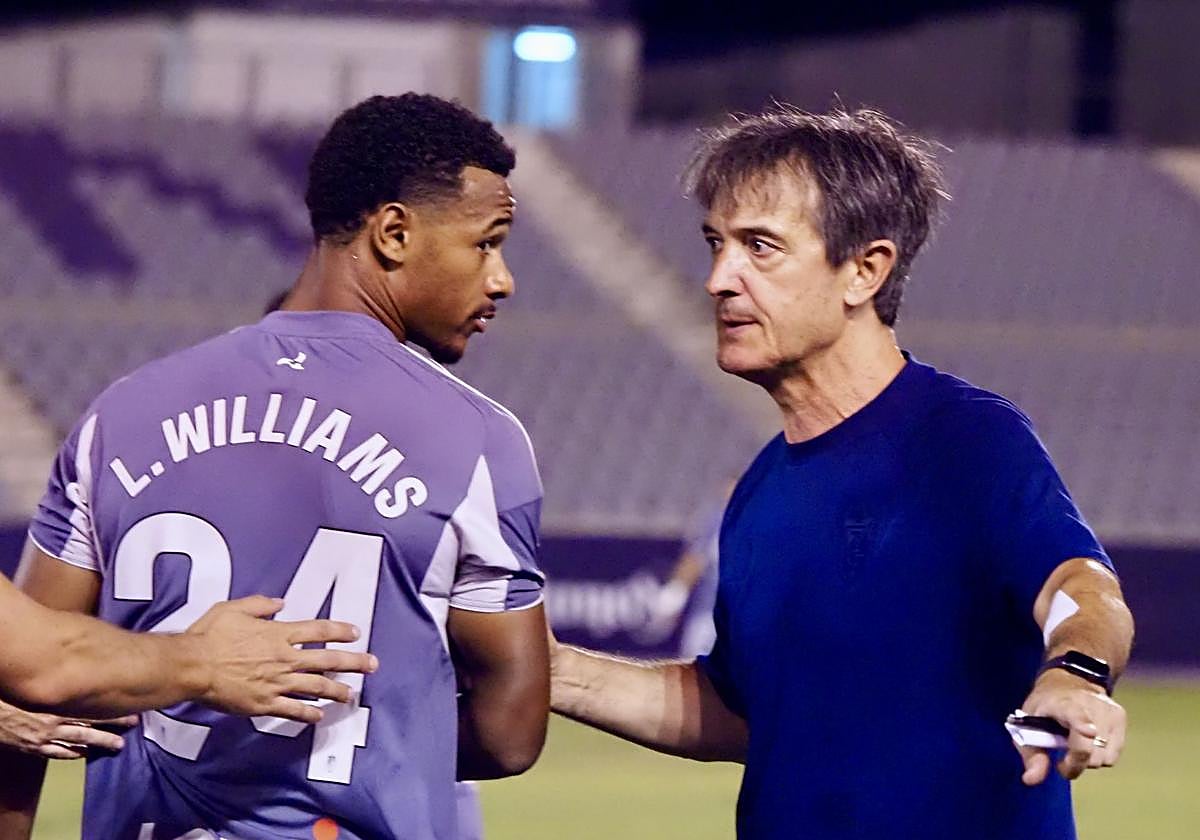 Pacheta, junto a Loïc Williams en La Victoria.