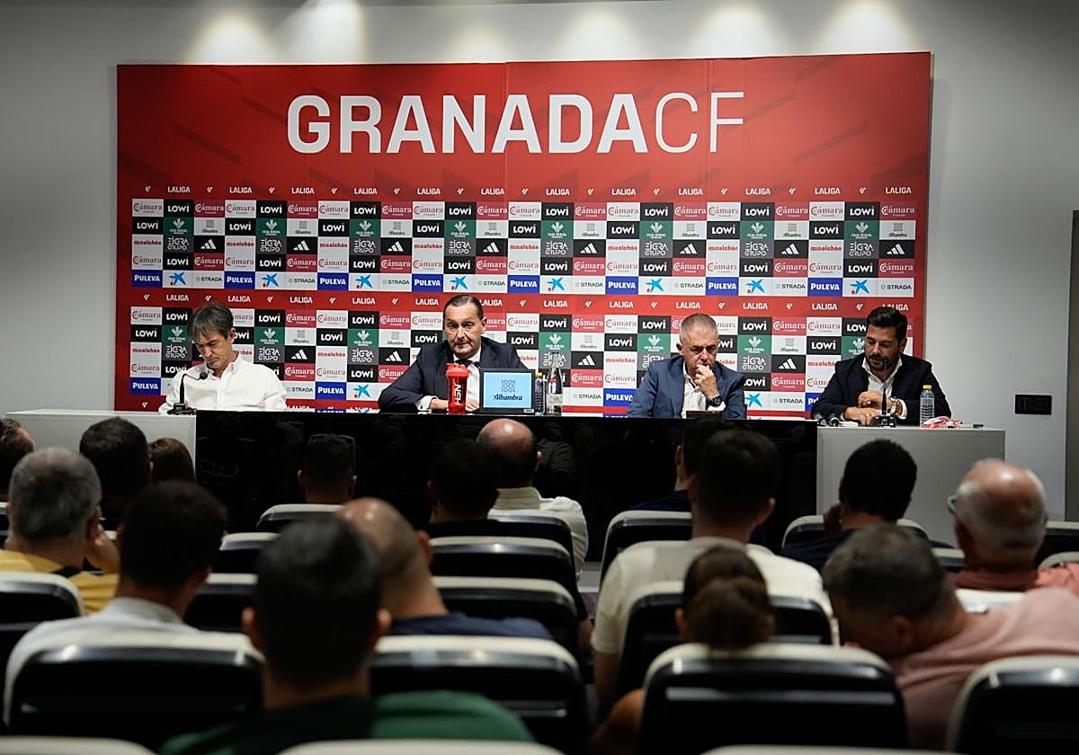 Un instante del encuentro con las peñas.