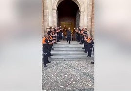 Emotivo adiós a Míchel, el policía querido por todos los vecinos de Íllora.