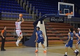 Matt Thomas estuvo bastante vigilado y el San Pablo Burgos logró reducir el volumen y acierto granadino en el triple.