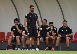 Luis Bueno dirige al Recreativo contra el Martos.