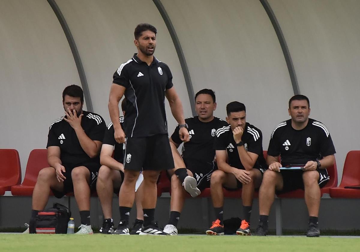 Luis Bueno dirige al Recreativo contra el Martos.