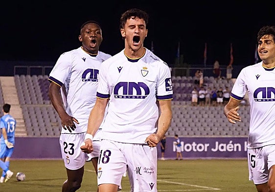 Sako y Manu López celebran uno de los tantos firmados ante el Granada CF.