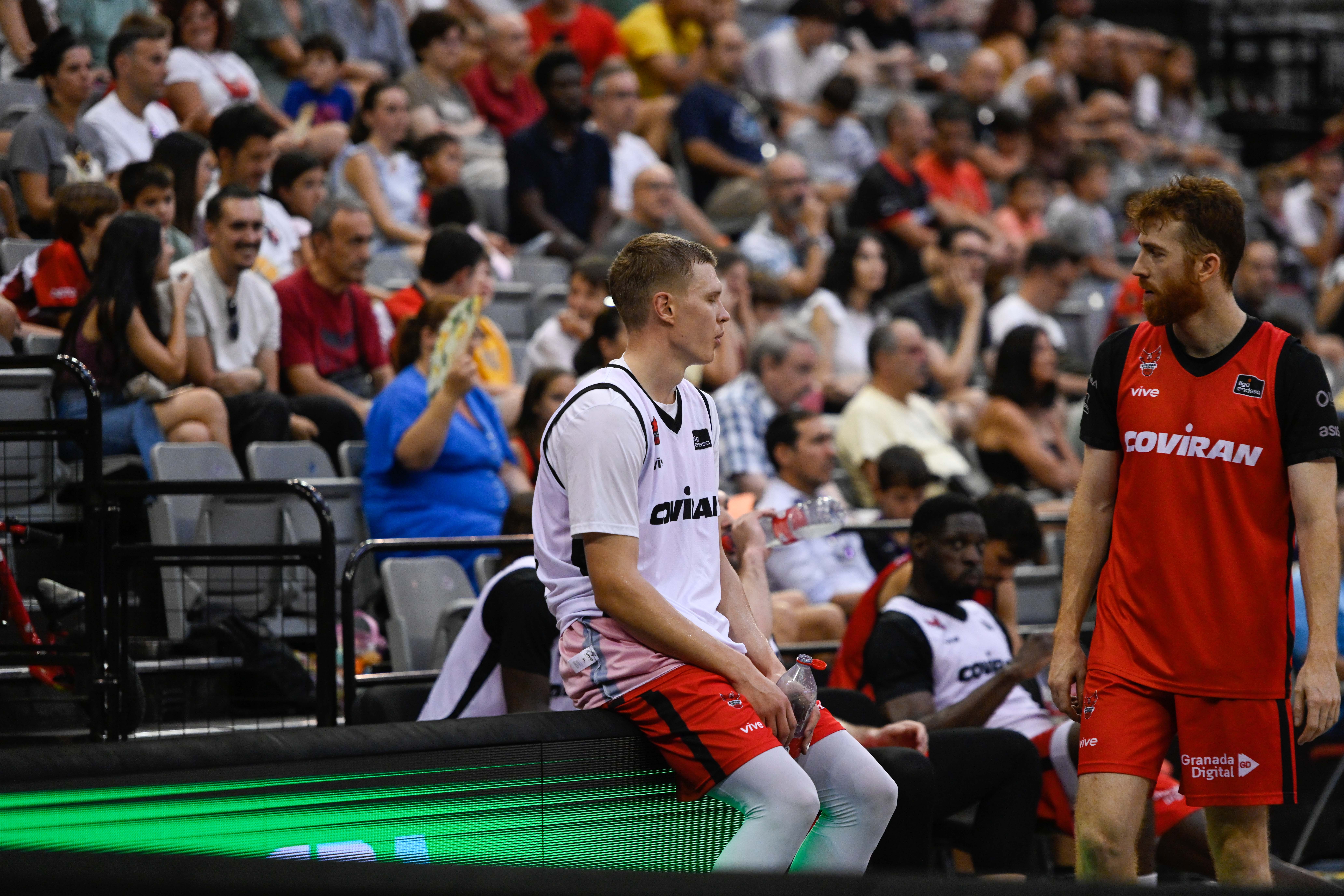 Encuéntrate en el entrenamiento con público del Covirán Granada