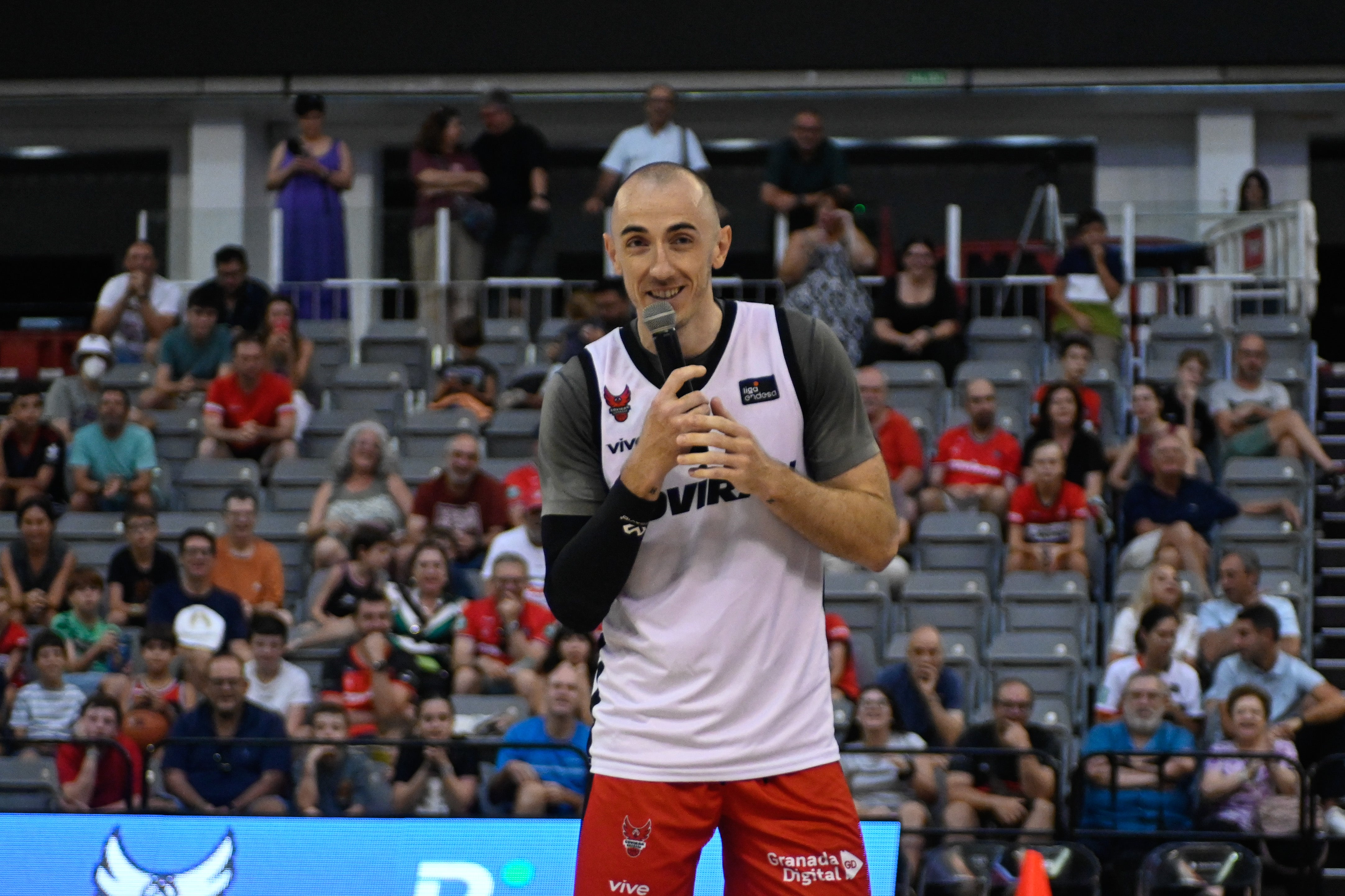 Encuéntrate en el entrenamiento con público del Covirán Granada