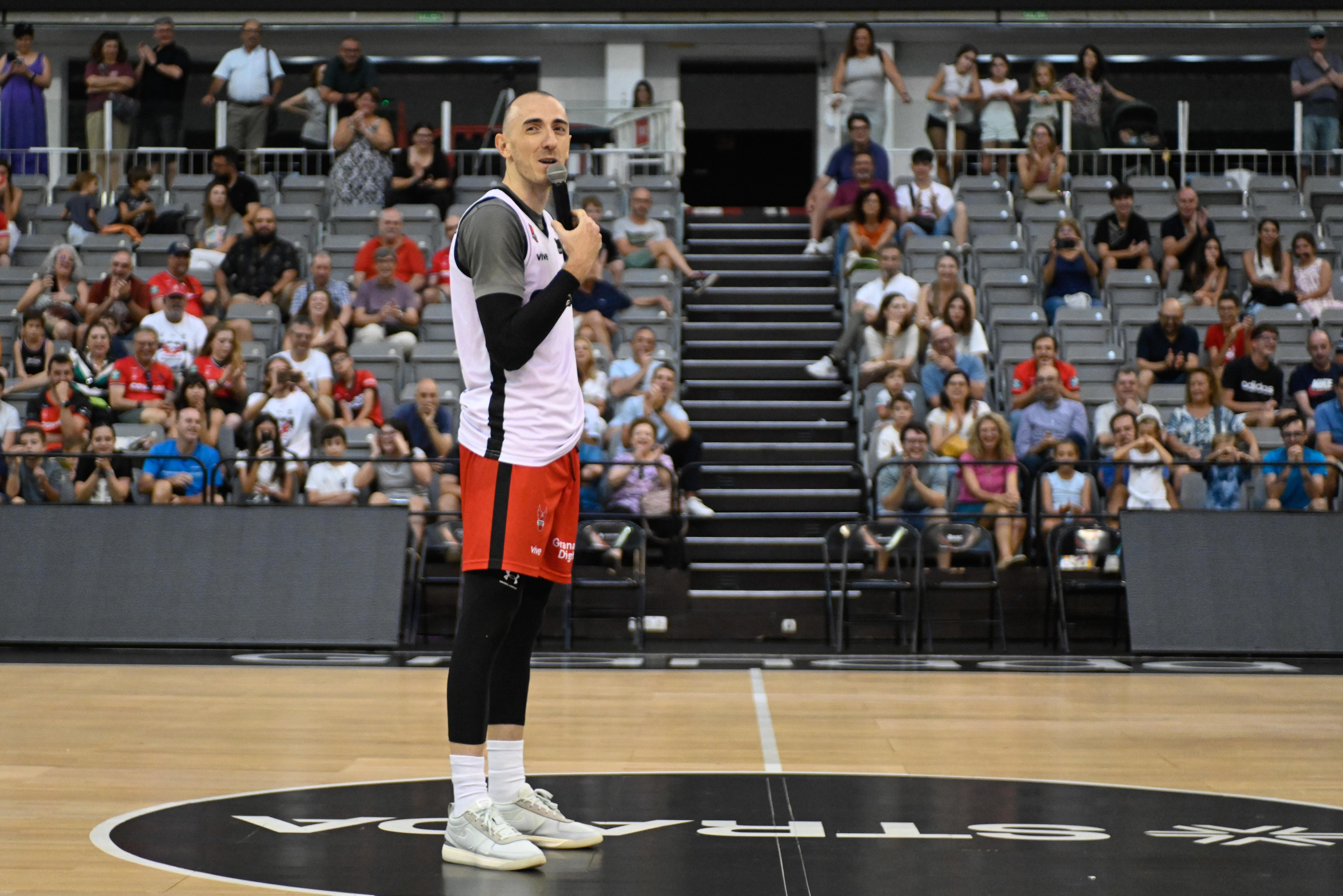 Encuéntrate en el entrenamiento con público del Covirán Granada