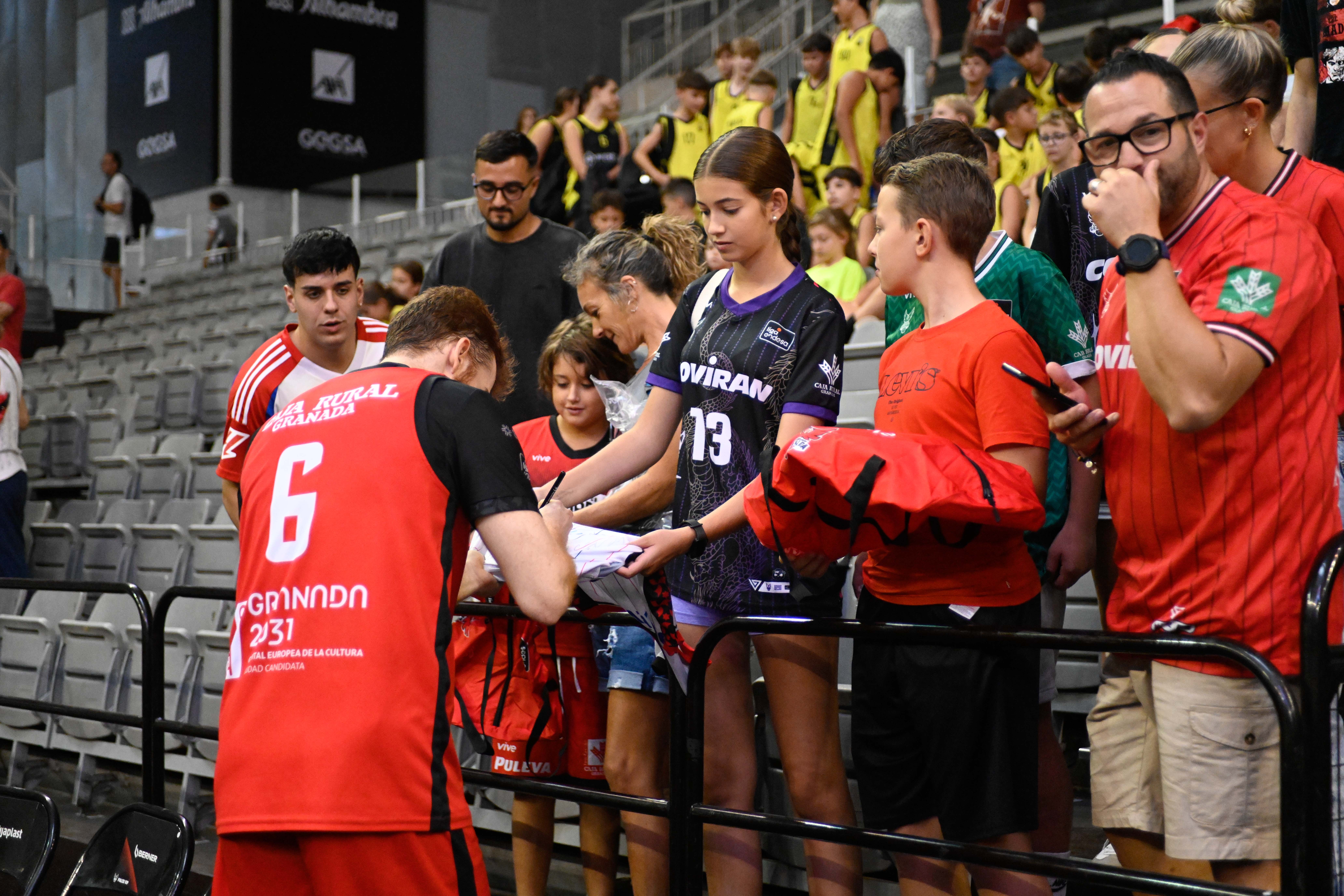 Encuéntrate en el entrenamiento con público del Covirán Granada