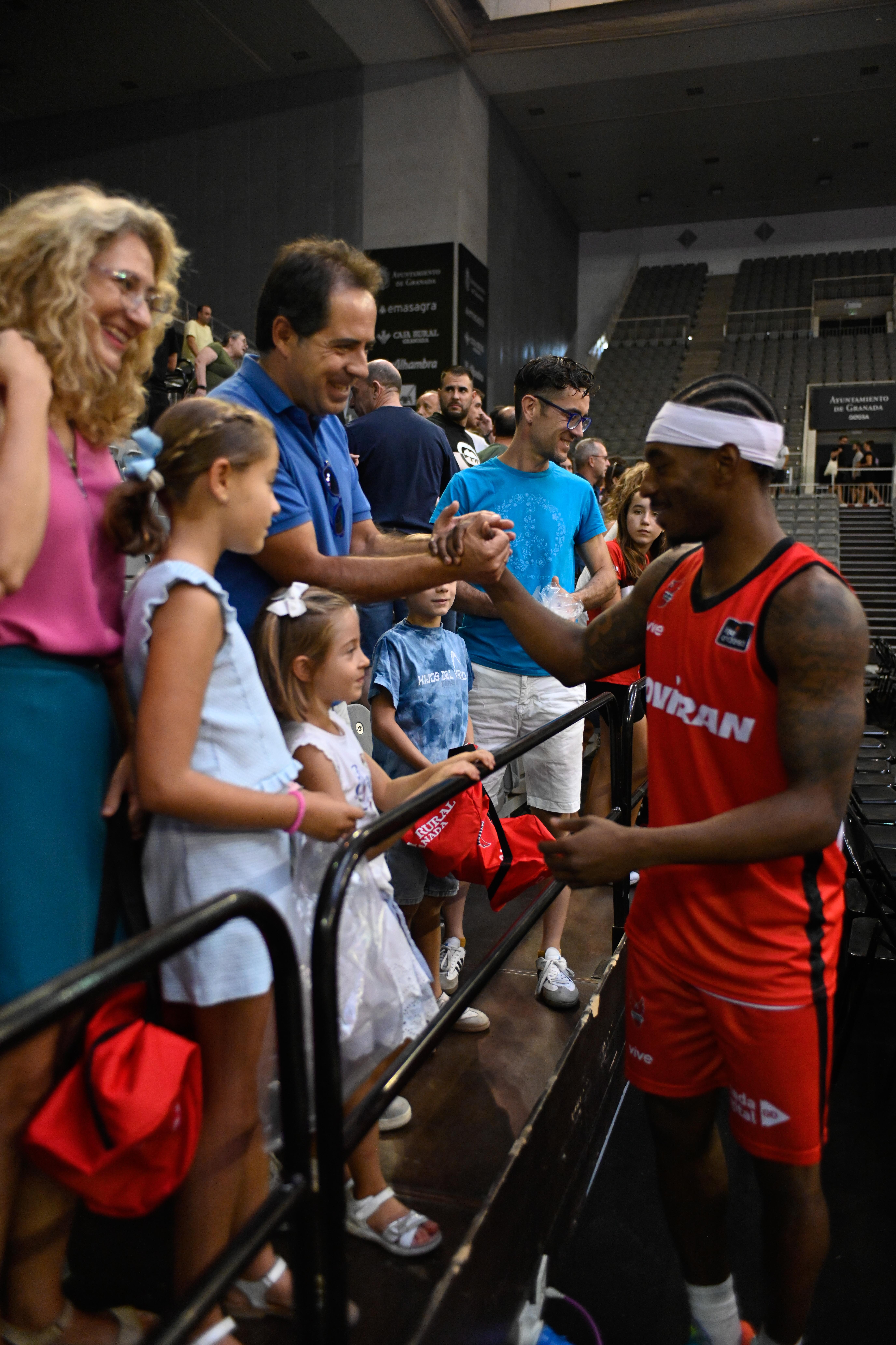 Encuéntrate en el entrenamiento con público del Covirán Granada