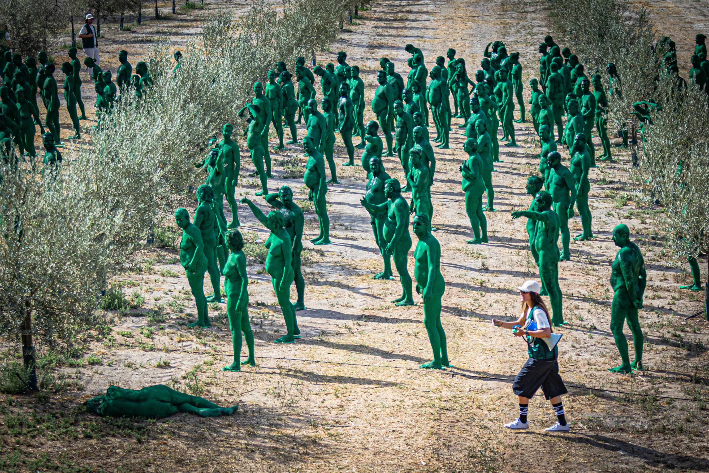 Las imágenes de los desnudos verdes en Granada