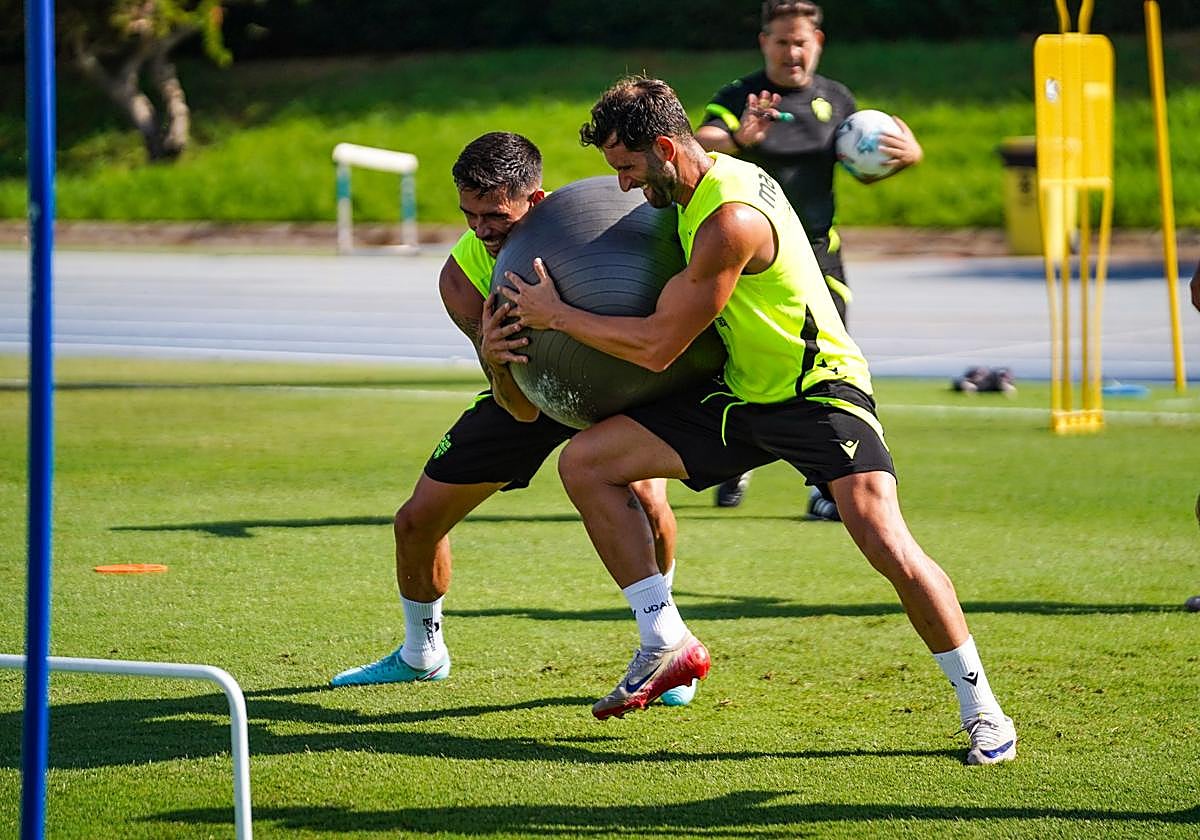 Nelson Montes y Leo Baptistao hacen una demostración de fuerza; hoy hay que exponerla.