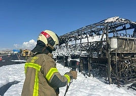El autobús calcinado.