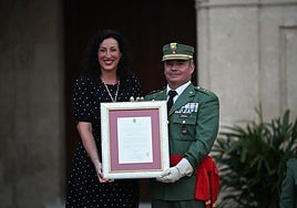 Acto de entrega del escudo de oro a La Legión.