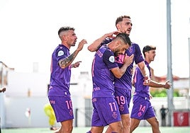 El Real Jaén dio la vuelta al partido con uno menos.