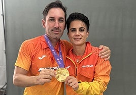 Jacinto Garzón y María Pérez celebran su medalla de oro en la prueba de 20 kilómetros marcha,