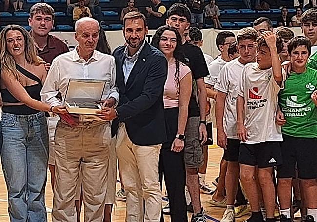 Guillermo Plaza recibió un merecido homenaje.