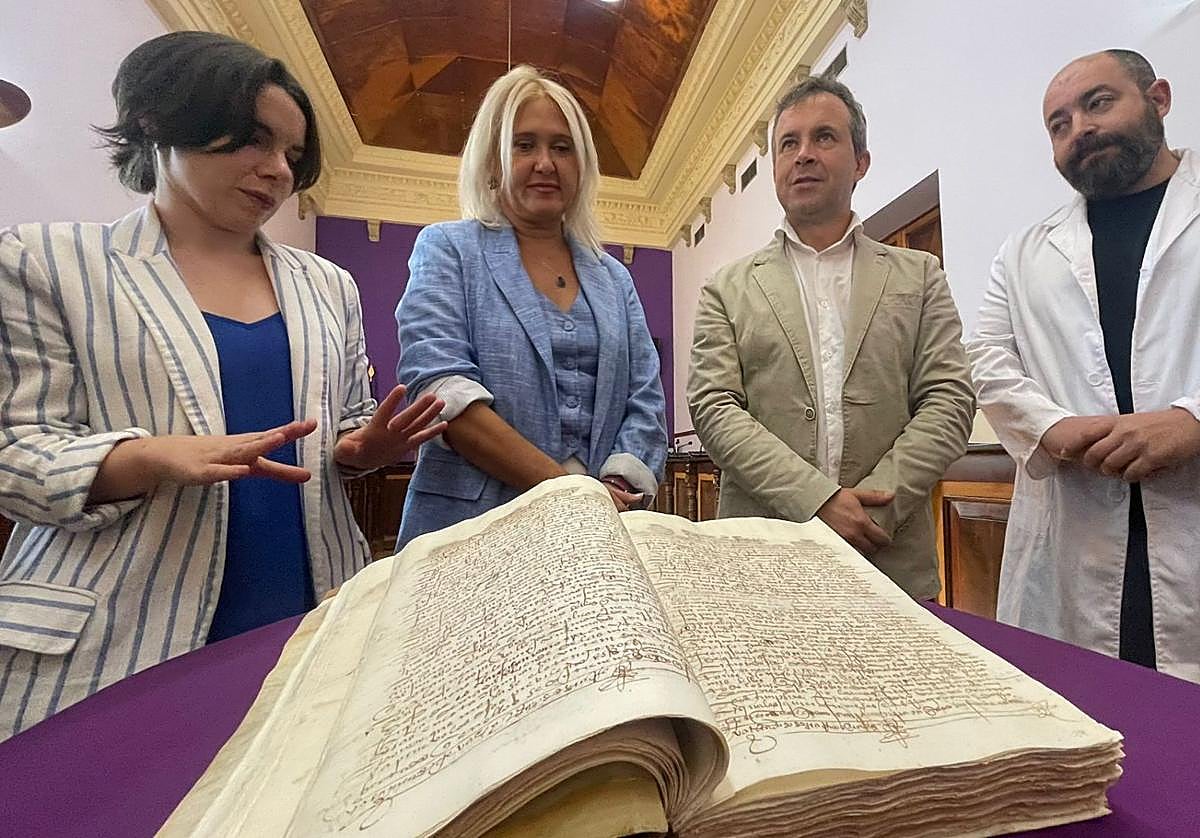 Recepción del Libro de Intitulación de la ciudad de Jaén.