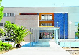 Puerta de entrada del instituto de Churriana de la Vega.