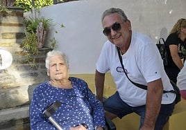 La vecina más longeva de este pueblo, Herminia Juárez Rodríguez, que el pasado día 11 cumplió 100 años, fue homenajeada.