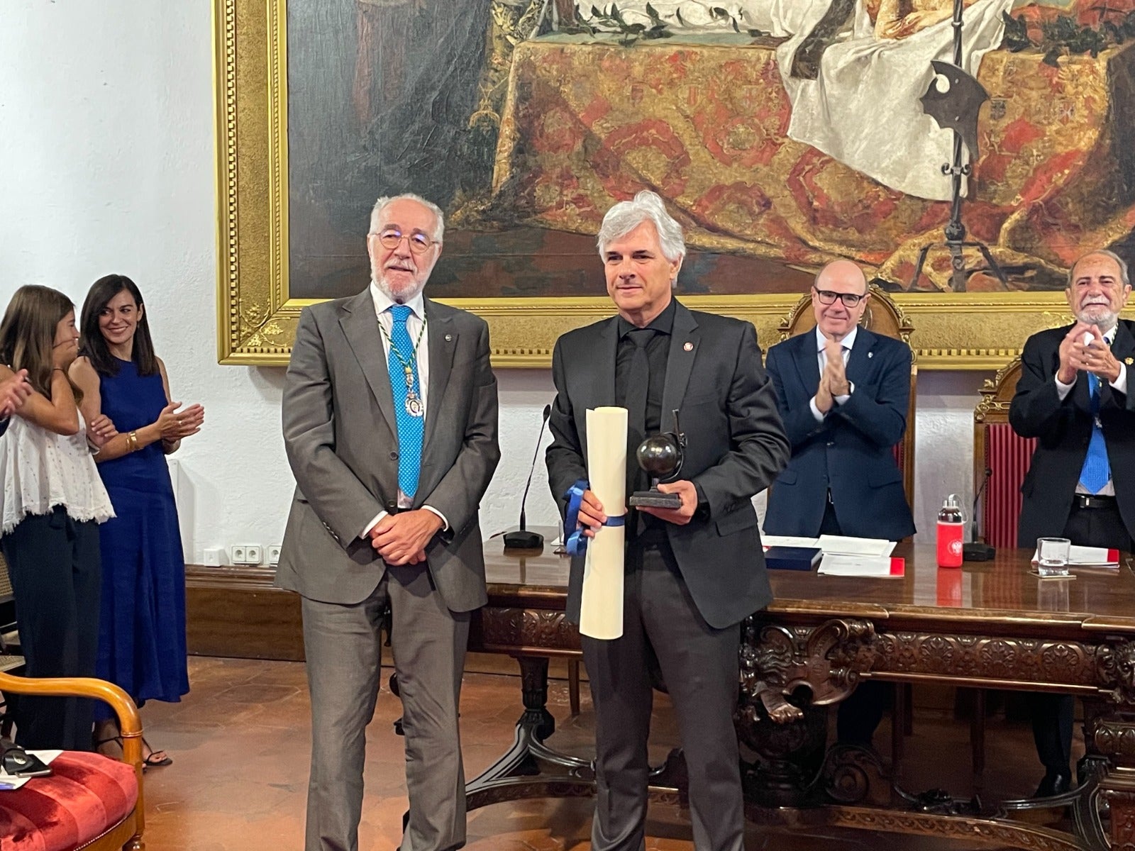 Juan Domingo Santos es distinguido como ingeniero laureado