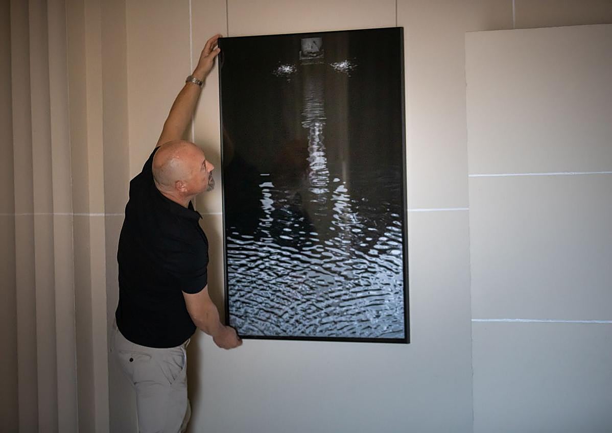 Imagen secundaria 1 - La exposición se halla en el vestíbulo del Carmen Blanco. 