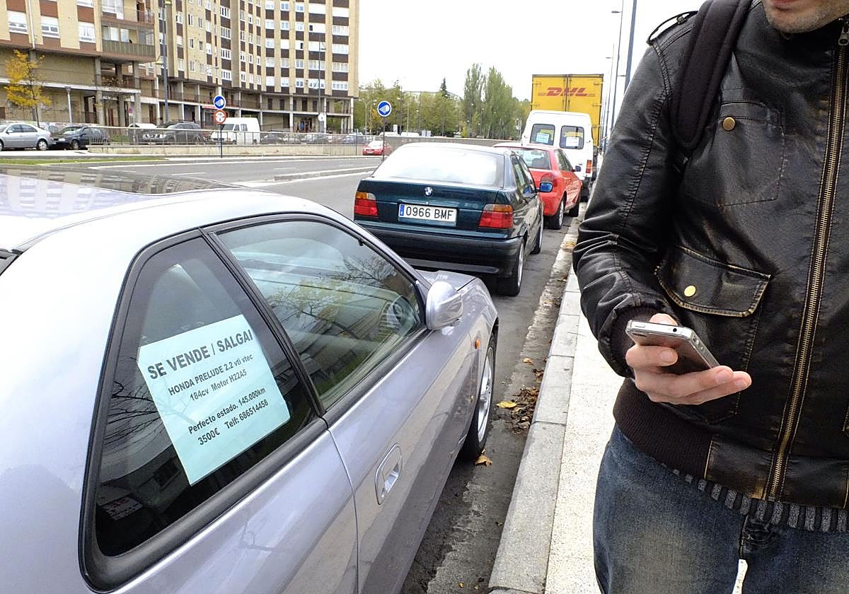 Poner este papel en el coche puede suponer una multa de hasta 1.000 euros.