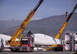 Imagen de archivo de las palas en el puerto de Motril.