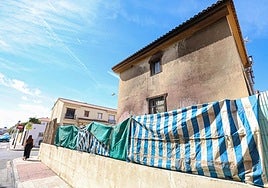 Estado en el que ha quedado la vivienda incendiada.