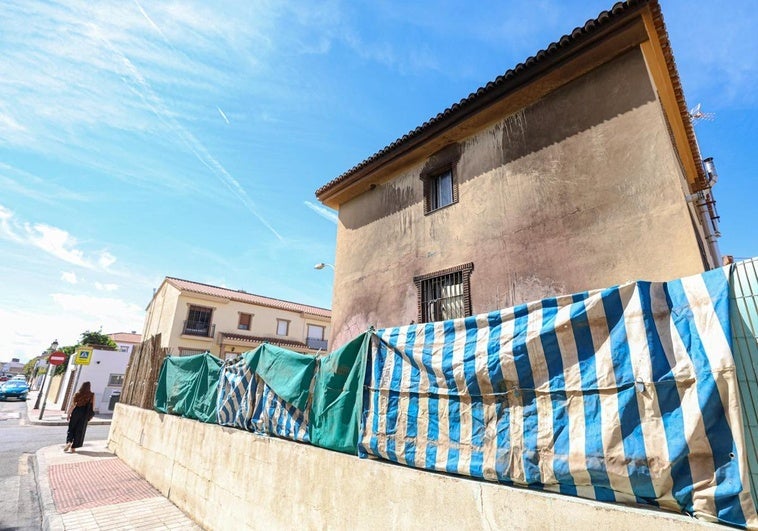 Estado en el que ha quedado la vivienda incendiada.