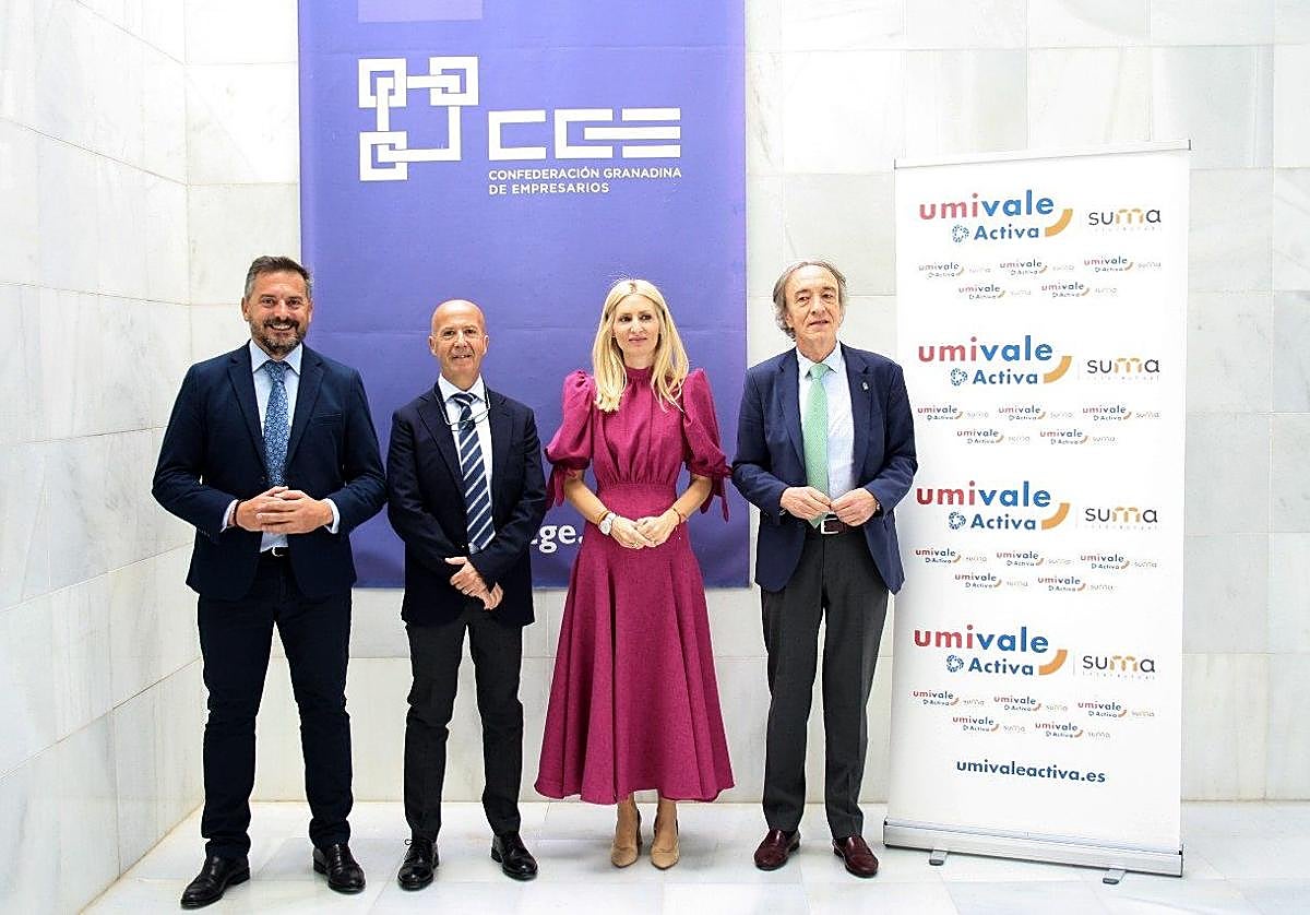 La vicepresidenta de la CGE Concha de Luna flanqueada por el director de Zona de Andalucía Oriental de Umivale Activa; Israel Orenes, el director provincial del INSS Pablo García y el delegado de Salud de la Junta, Indalecio Sánchez-Montesinos.