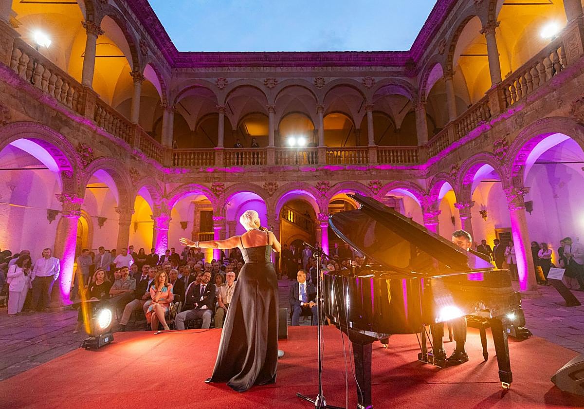 Las imágenes de la inauguración del castillo de La Calahorra este miércoles