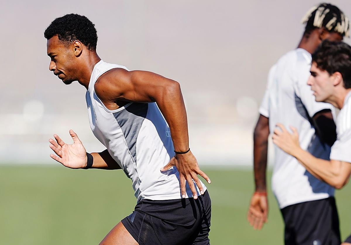 Loïc Williams esprinta durante un entrenamiento.