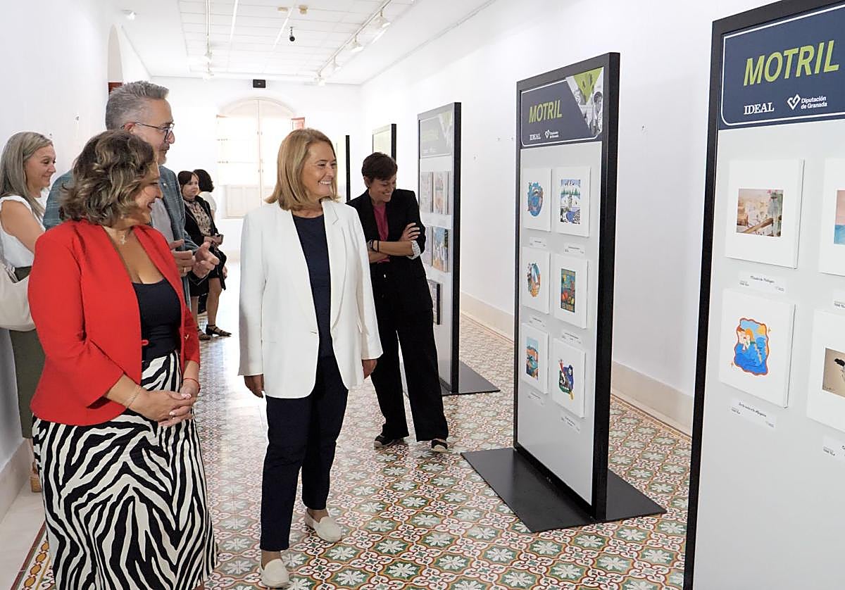 Antonio Díaz y Luisa García Chamorro, tras inaugurar la muestra.