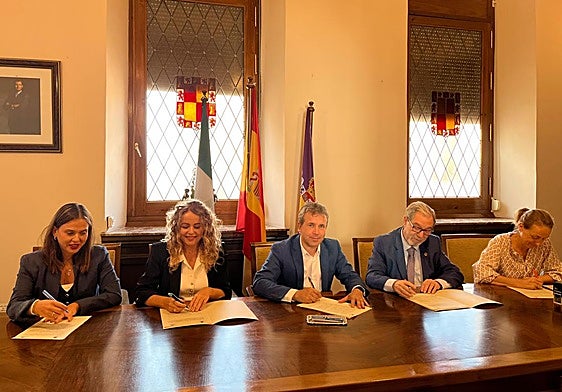 Firma del convenio entre las distintas entidades.