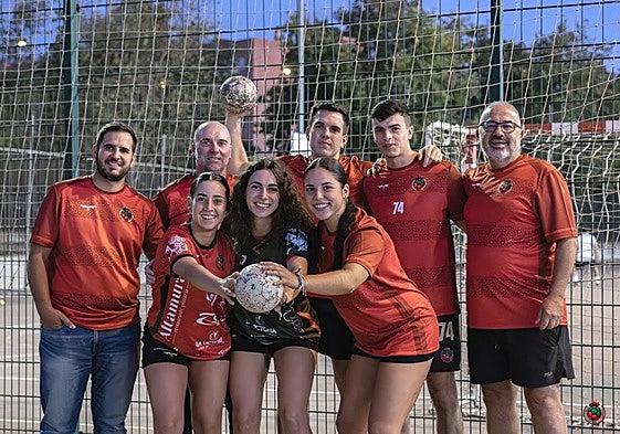 Directiva, cuerpo técnico y parte de los equipos masculino y femenino del Ciudad de Granada.