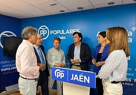 Parte del grupo 'popular', en la sede del PP de Jaén.