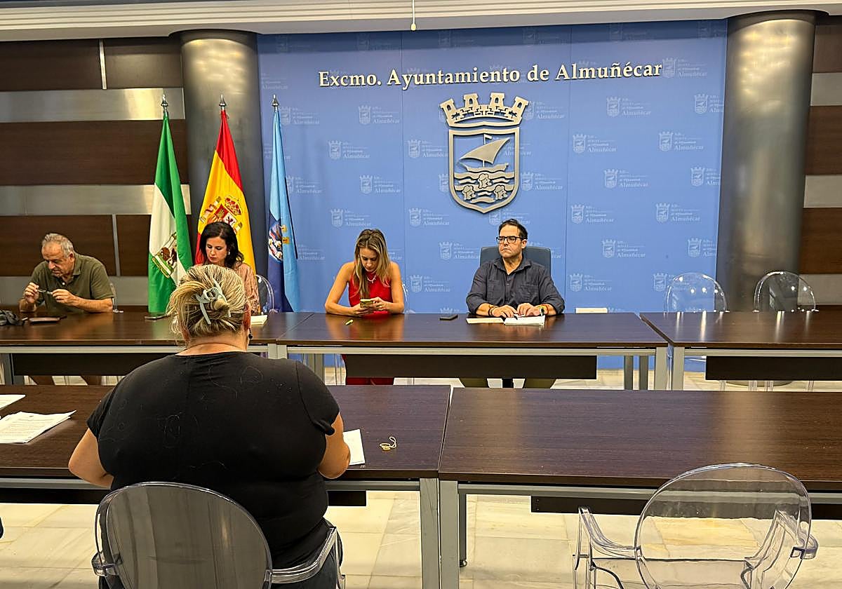 Almuñécar adjudica más de medio millón de euros en inversiones para deportes, playas y cementerios