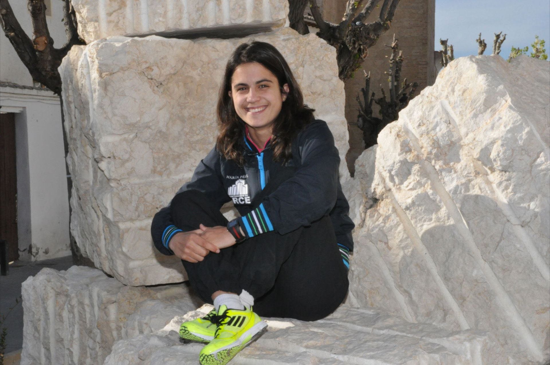 Sonrisa de niña, aún con media melena.