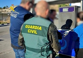 Dos detenidos en Almería por introducir carburante adulterado en gasolineras de bajo coste