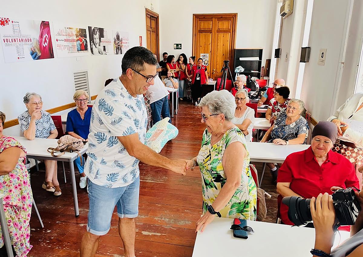 Imagen secundaria 1 - La solidaridad se teje a croché