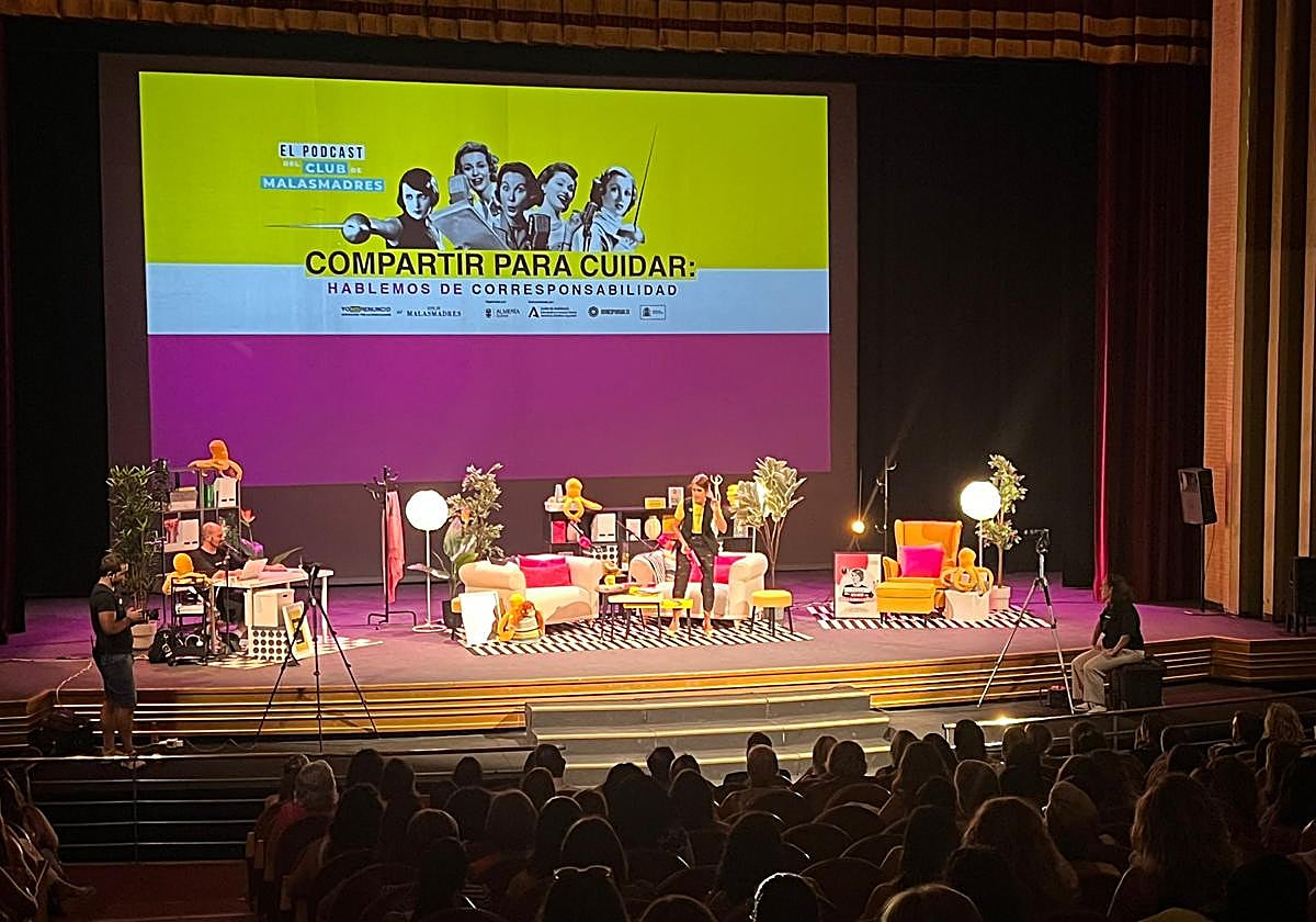 El Club de Malasmadres llena el Auditorio con un mensaje urgente sobre corresponsabilidad y salud mental femenina