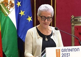 La locutora de radio Emilia Cayuela en su pregón.