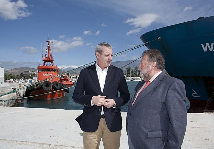 Álvarez de la Chica tomando el relevo de Ángel Díaz Sol en 2014.