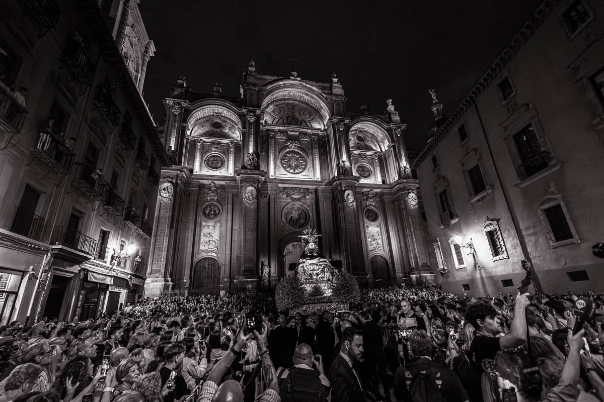 Las imágenes más íntimas de la procesión de la Virgen de las Angustias