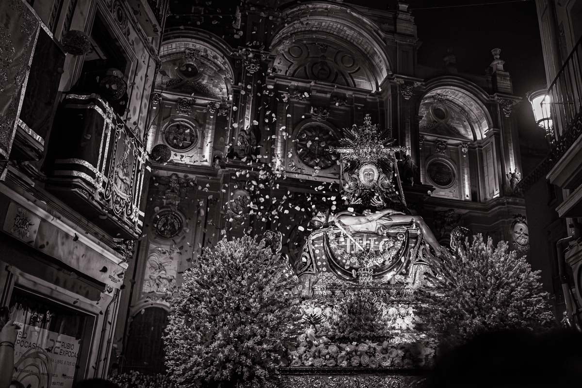 Las imágenes más íntimas de la procesión de la Virgen de las Angustias