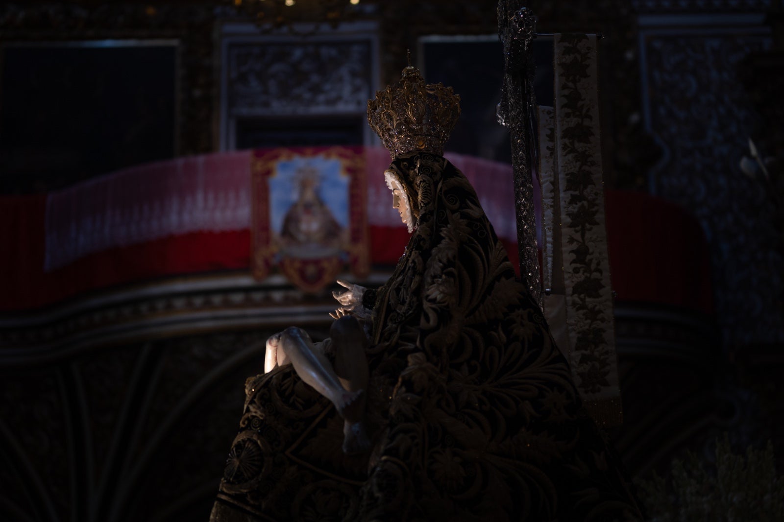 Las imágenes de la procesión de la Patrona por las calles de Granada