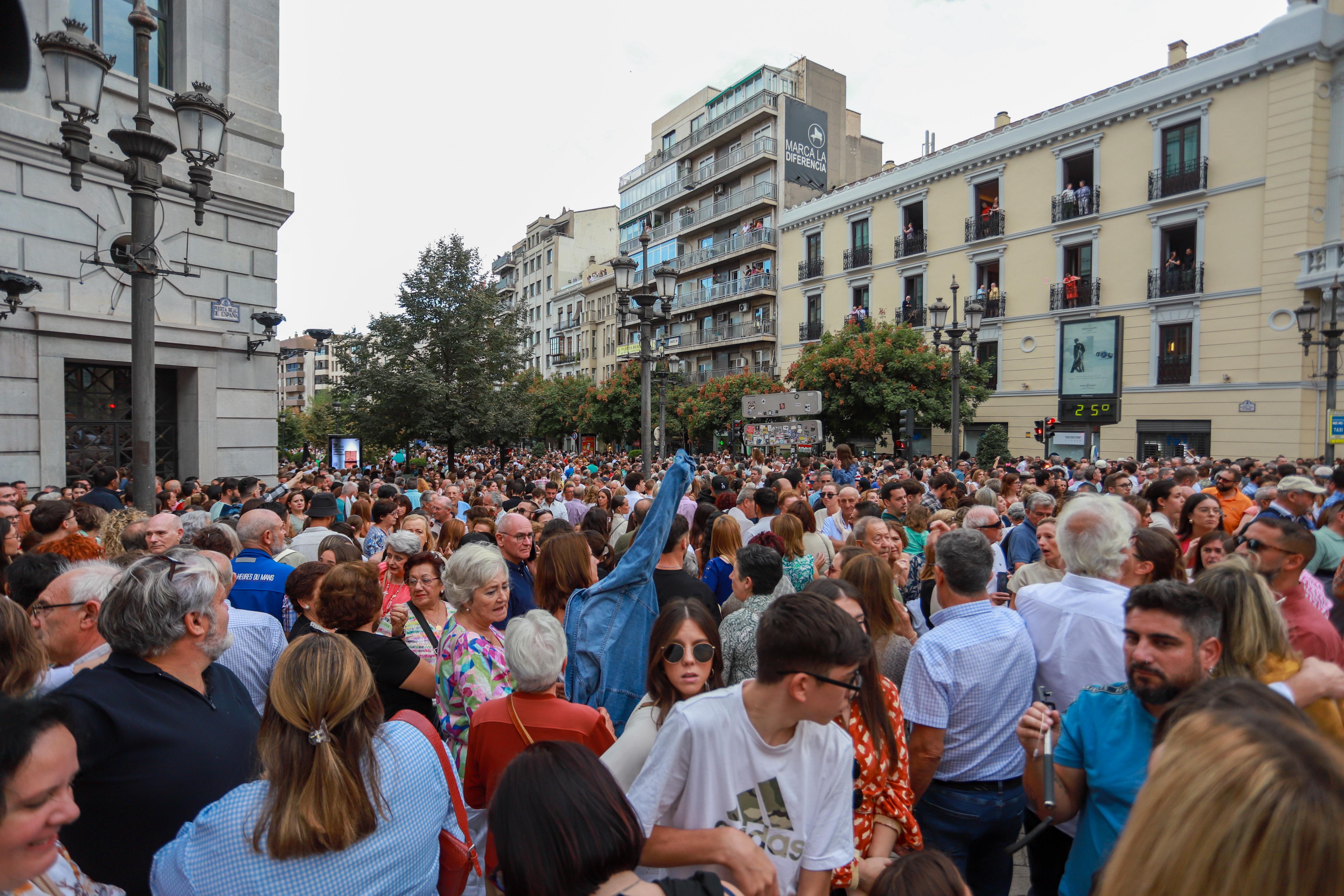 Las imágenes de la procesión de la Patrona por las calles de Granada
