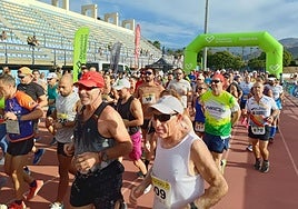 Salida multitudinaria de la XXXVI prueba de fondo de Almuñécar.