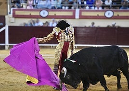 Gustoso toreo de capa de Jorge Martínez, con un faenón al quinto, con el que falló la espada.