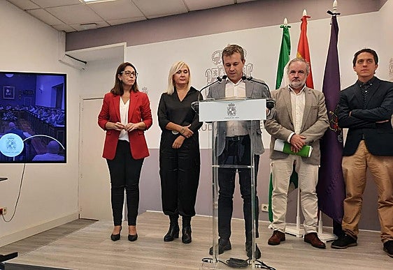 África Colomo, María Espejo, Julio Millán, Francisco Lechuga y Luis García.