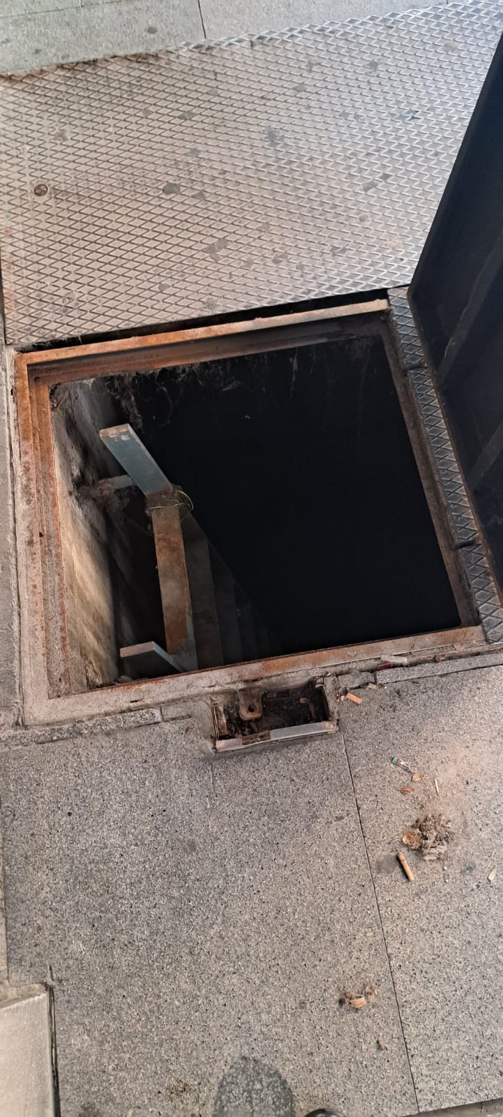 El incendio en el edificio de Correos, en imágenes